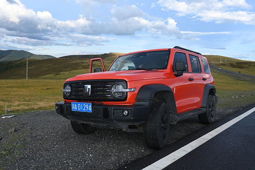 成都租車去西寧多少錢一天;